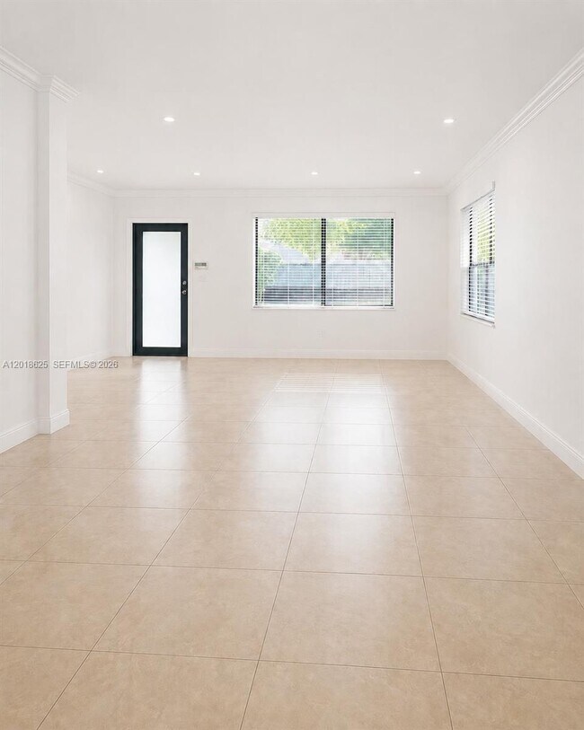 Building Photo - 765 W 70 Pl