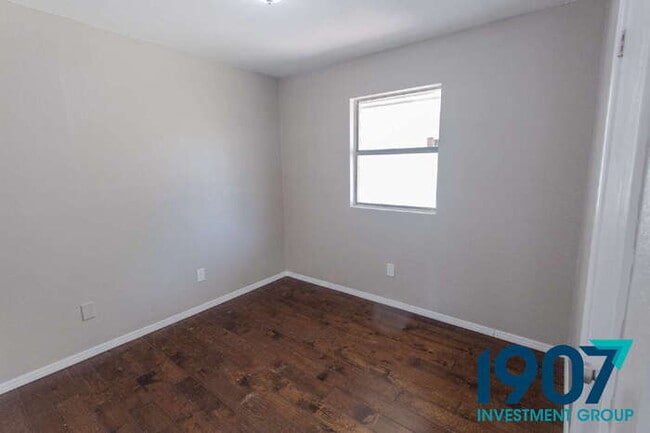 Building Photo - Spacious 5-Bedroom Home in Moore with Rece...