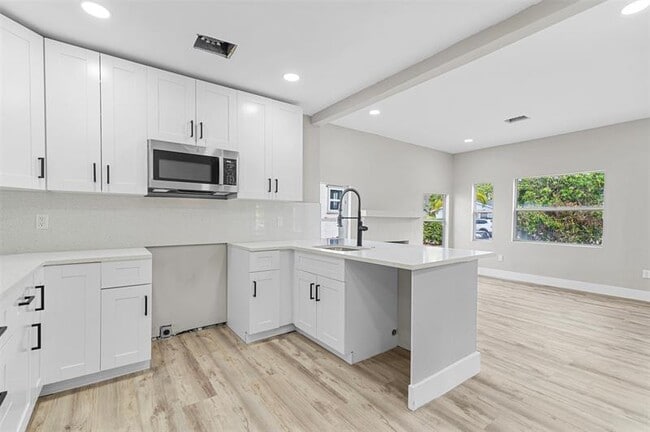 Building Photo - 634 37th St
