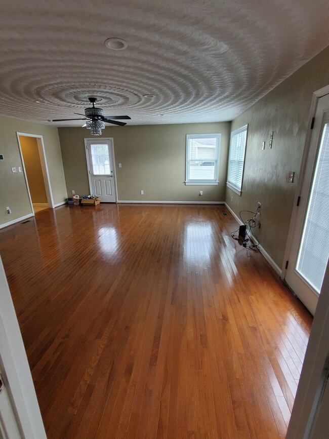 Building Photo - Hodges Manor