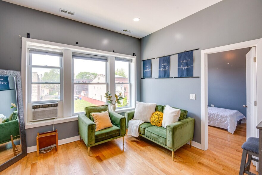 Building Photo - 4241 S Langley Ave