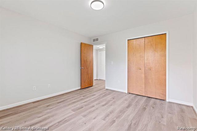 Building Photo - 27300 Sandy Hill Ln