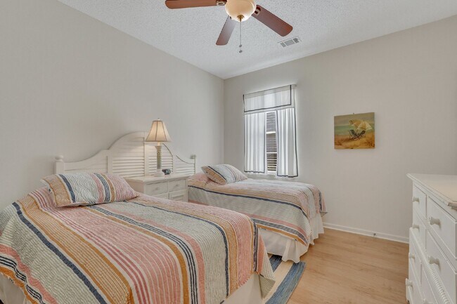 Building Photo - "Spacious Golf and Lagoon View 2 Bed, 2 Bath Rental Home in Sun City!