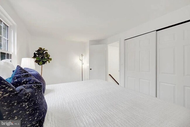 Building Photo - 37 Alden Ct