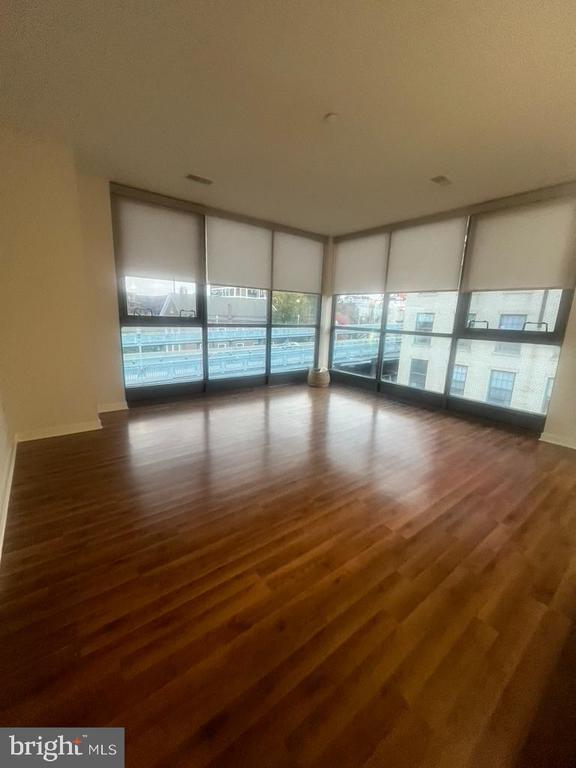 Building Photo - 401 Race St