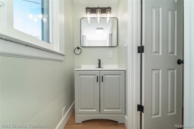 Building Photo - 3266 Collingwood St