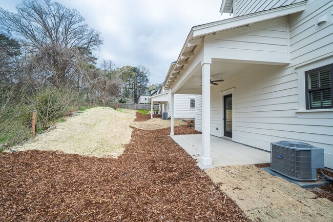 Building Photo - 1524 Cottage Grv