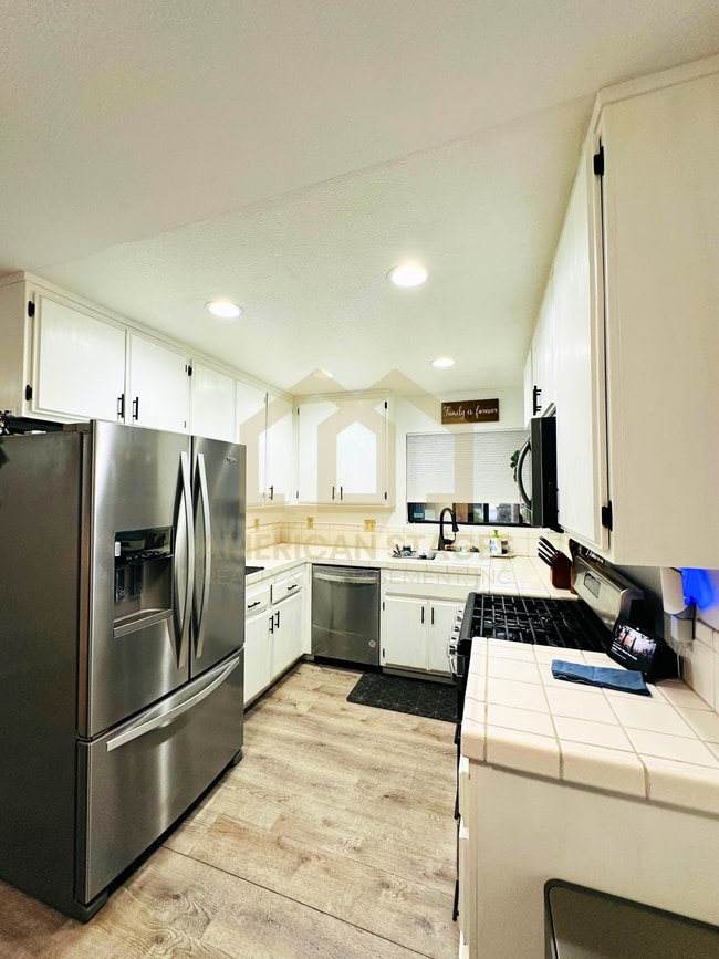 Building Photo - 131 Village Cir Dr