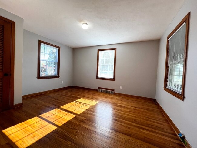 Building Photo - 609 Hunting Hill Ave