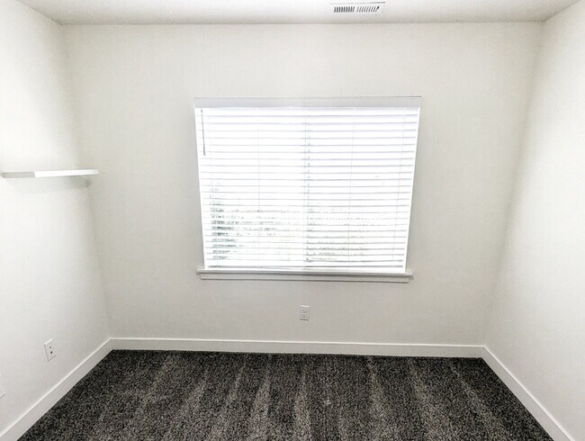 Building Photo - Spacious 3-Bed, 2-Bath Gem in Bountiful