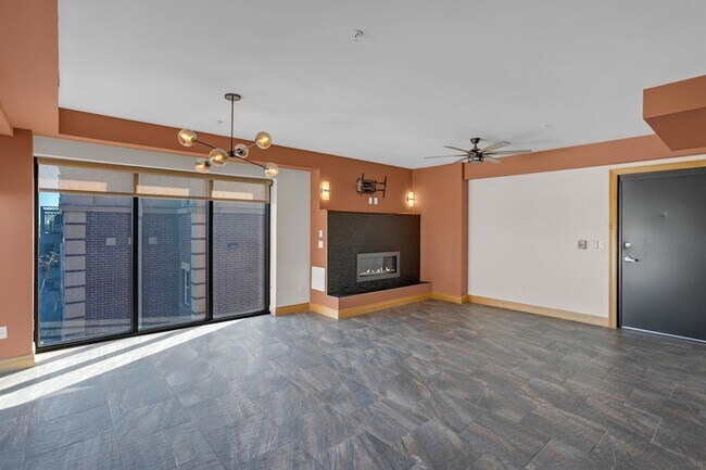 Building Photo - 1200 E Walnut St