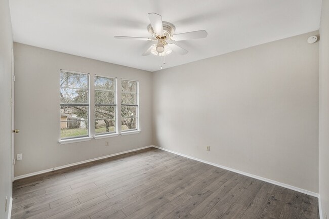 Building Photo - 10814 Sugar Hill Dr