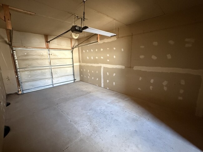 Building Photo - 801 Sunview Dr NW