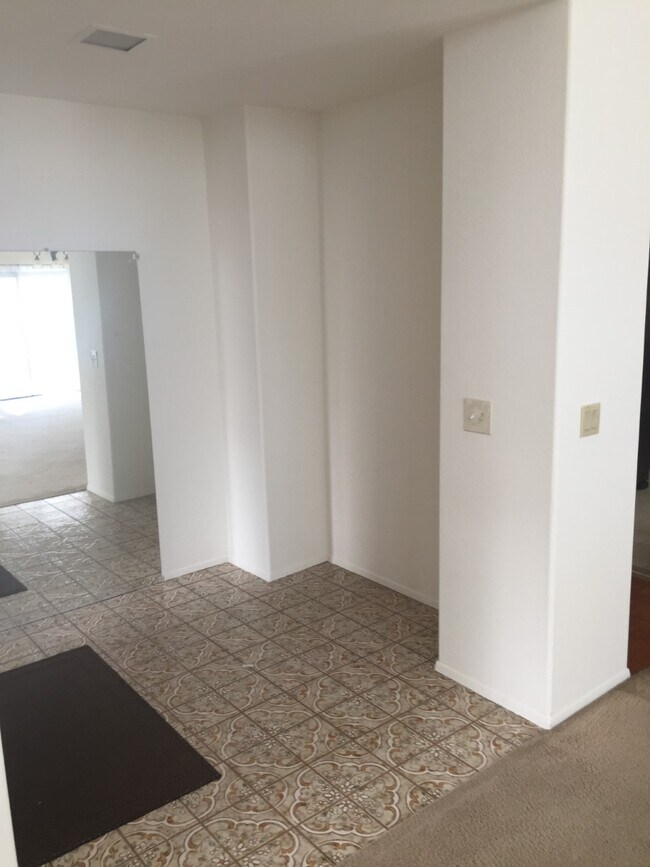 Front door entry way - 15928 Caminito Aire Puro