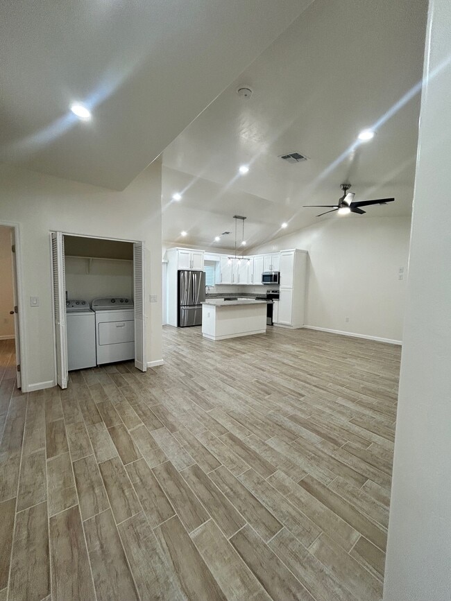 Building Photo - 1324 Renda Ct