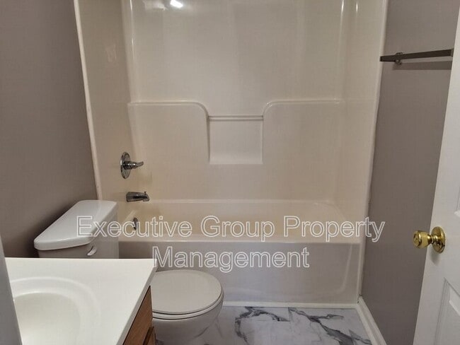 Building Photo - 103 Kenilworth Ct