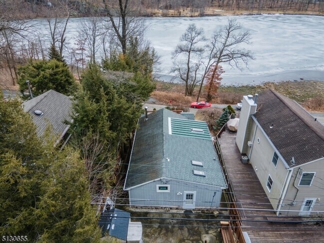 Building Photo - 25 Lake Rd