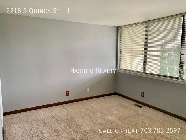 Building Photo - 2218 S Quincy St