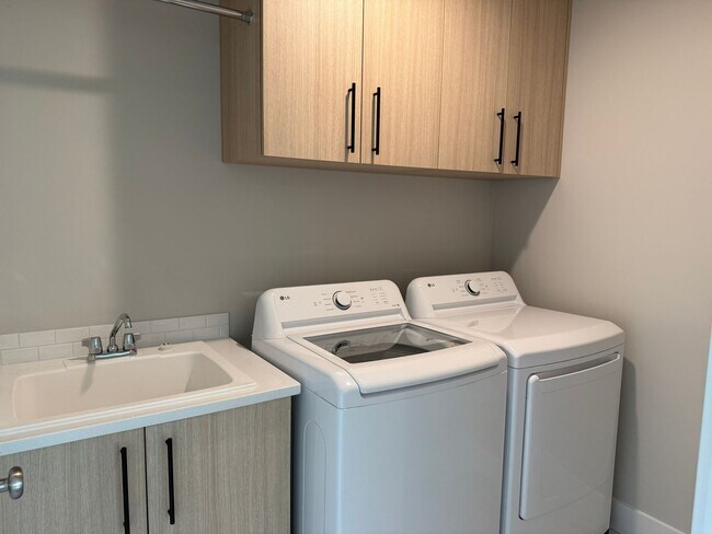 Building Photo - Beautiful Three Bedroom New Construction Home For Rent