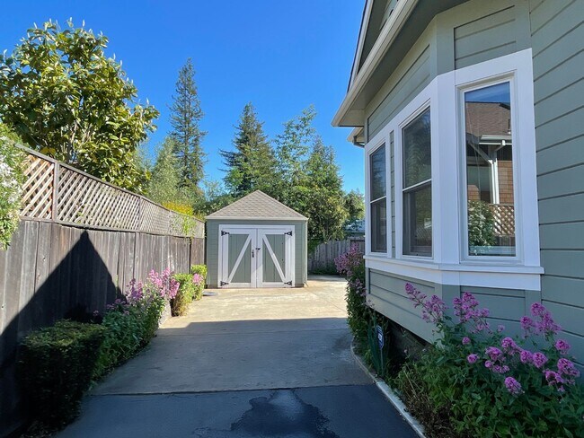 Building Photo - Charming Home on Cul-de-Sac w/Jacuzzi, Fireplace, Garage || Minutes from Downtown Napa!