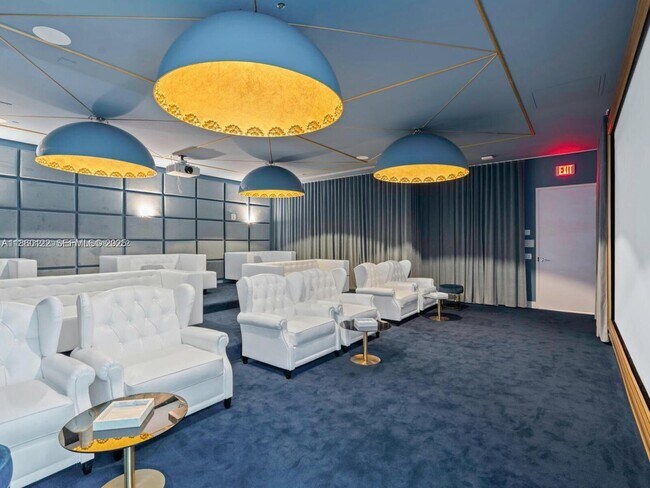 Building Photo - 2000 Metropica Wy