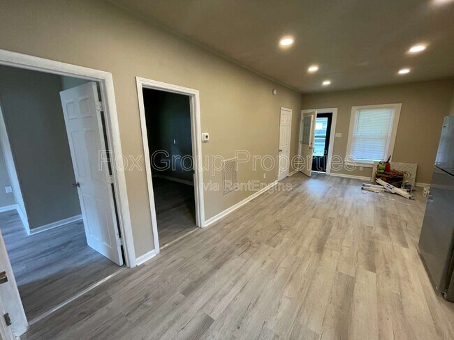 Building Photo - 207 N Meriah St