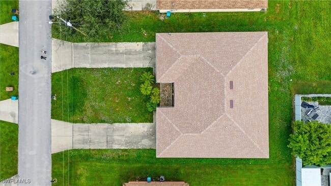 Building Photo - 516-518 SE 5th Pl