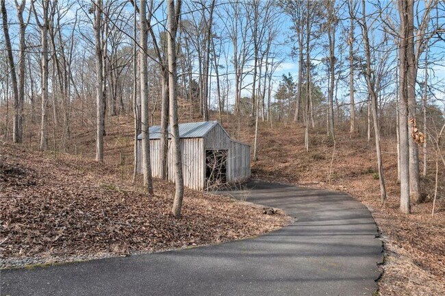 Building Photo - 180 Forest Glen Dr