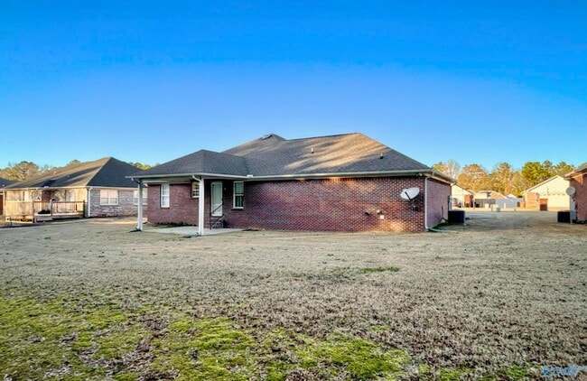 Building Photo - 1024 Clint Dr SE