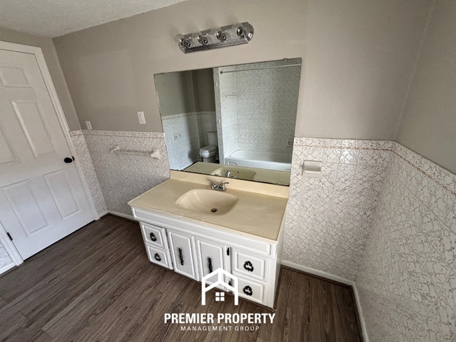 Building Photo - Family-Friendly 3BR Trussville Home with Hardwood Floors & Spacious Backyard