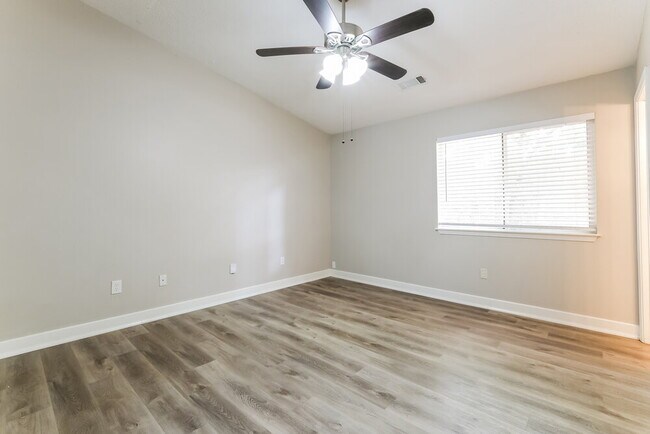 Building Photo - 5175 Sugar Crest Dr