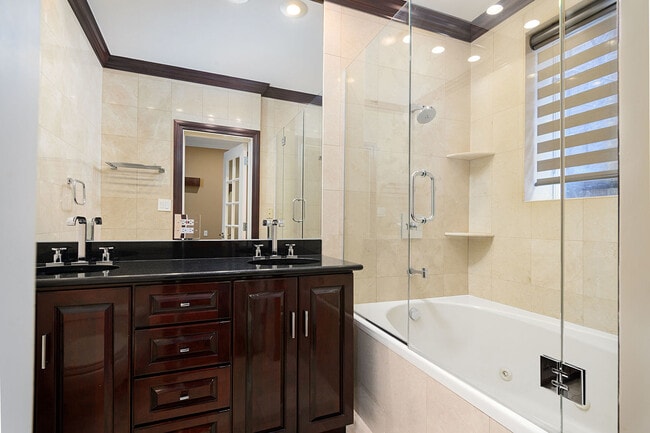 Building Photo - 1347 N State Pkwy