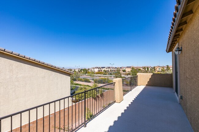 Building Photo - Beautiful Next-Gen Home with Private Entry Suite & Spacious Backyard