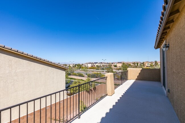 Building Photo - Beautiful Next-Gen Home with Private Entry Suite & Spacious Backyard * MOVE IN SPECIAL*