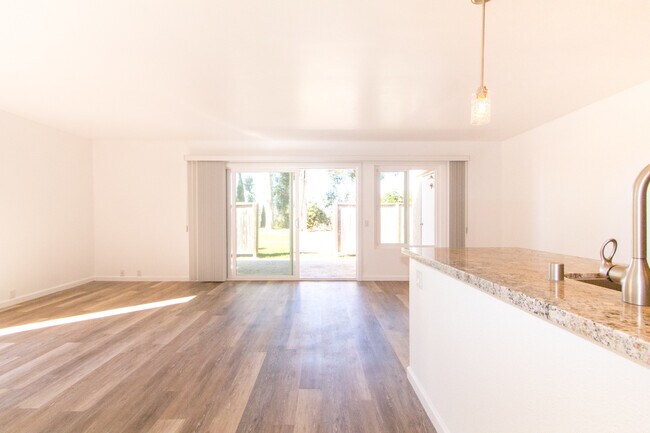 Building Photo - Elegantly Upgraded 2 Bed/1 Bath Condo in UTC with Private Patio/Washer & Dryer!