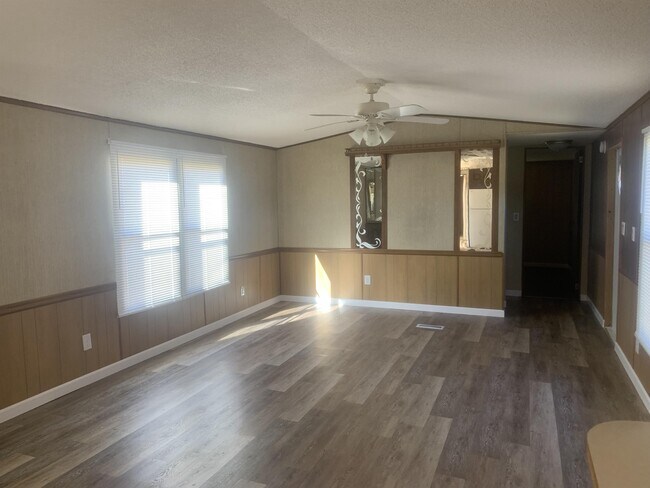 Building Photo - 1032 Aaron Ln