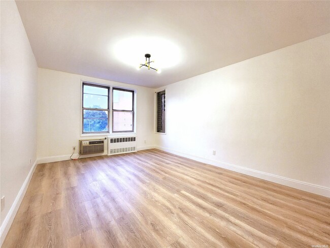 Building Photo - 41-25 Kissena Blvd