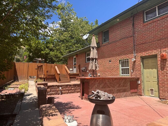 Building Photo - 3131 W Platte Ave