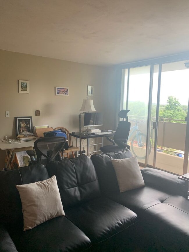 Building Photo - 1800 JPA - 6th Floor - High-Rise Renovated...