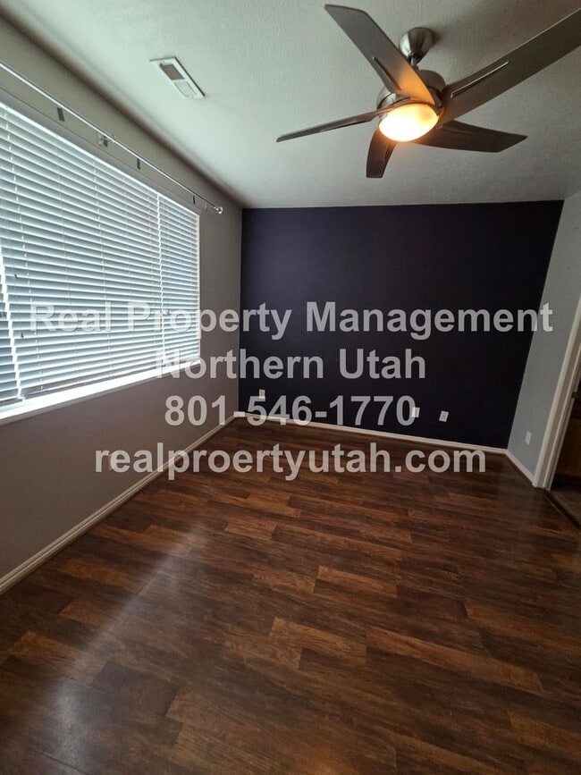 Building Photo - 3 Bedroom Home Available in North Salt Lake