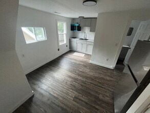 Building Photo - 212 Newhall St