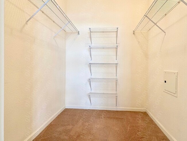Building Photo - 2-Bed/2-Bath Condo/Pet Friendly/Voucher Accepted/Available Soon!