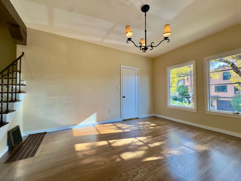 Building Photo - 1645 Scenic Ave