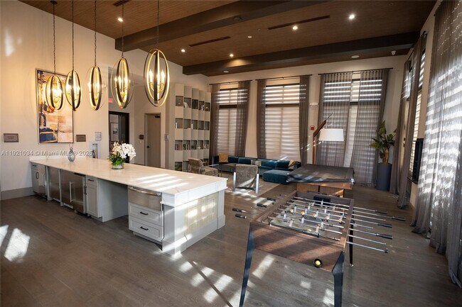 Building Photo - 10660 S Lago Vista Cir