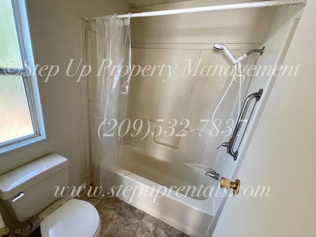 Building Photo - 2 Bedroom 2 Bath Manufactured Home With Wa...