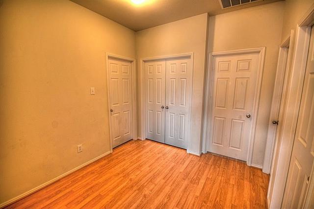 Building Photo - 831 Lake Forest Trl