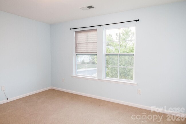 Building Photo - 5818 Glenmore Garden Dr