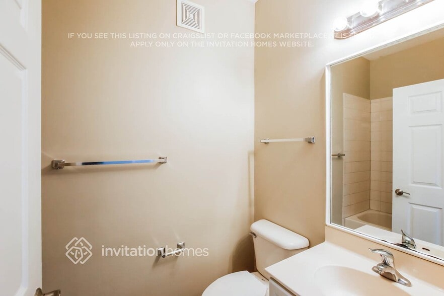 Building Photo - 5817 Hampton Hills Blvd