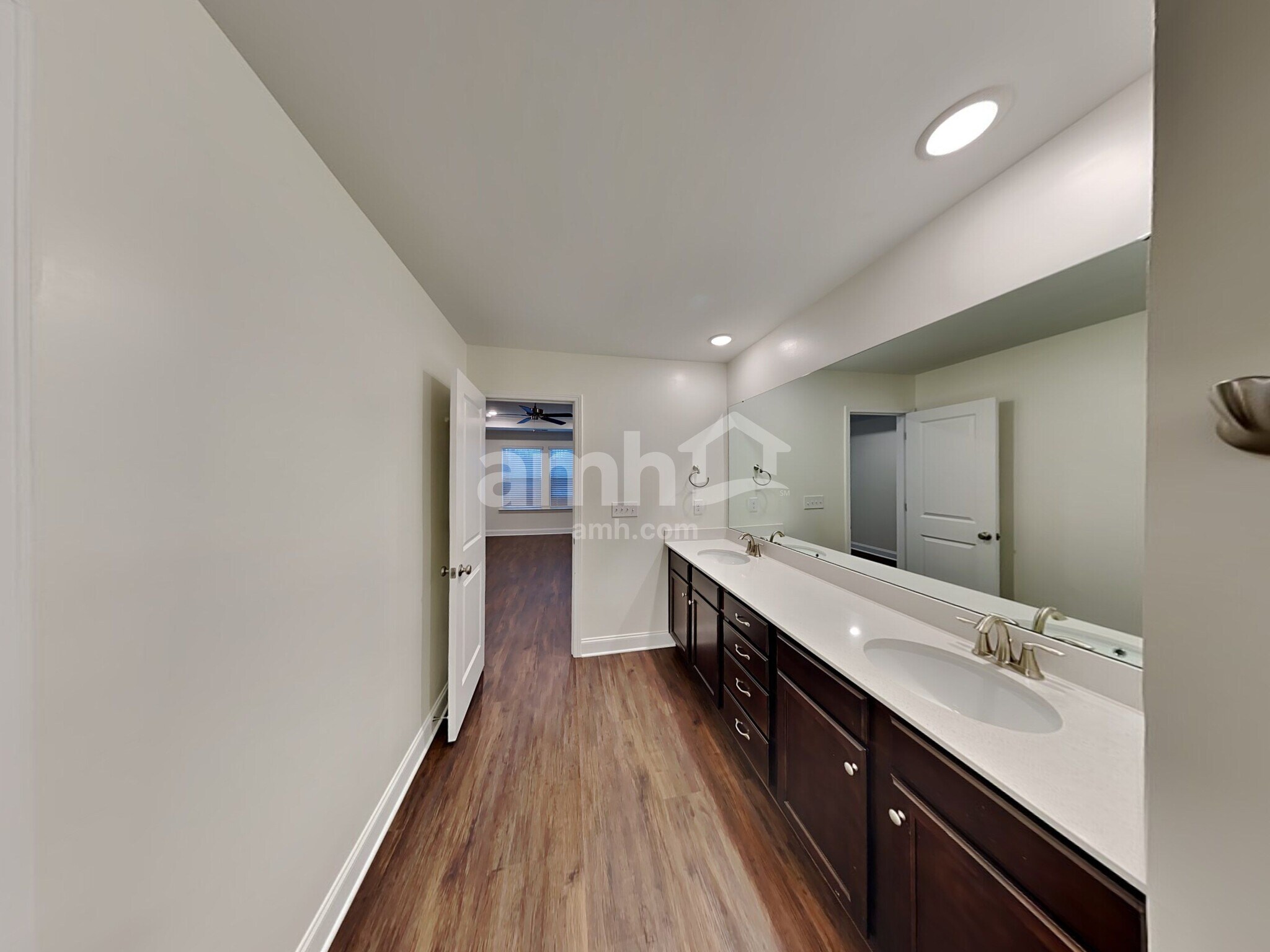Building Photo - 15712 Thomas Rd