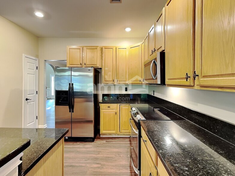 Building Photo - 8207 Abbottsgate Ln